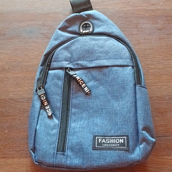 Small Sling Bag For Women Men Casual Crossbody Sling Backpack - Picture 1 of 3